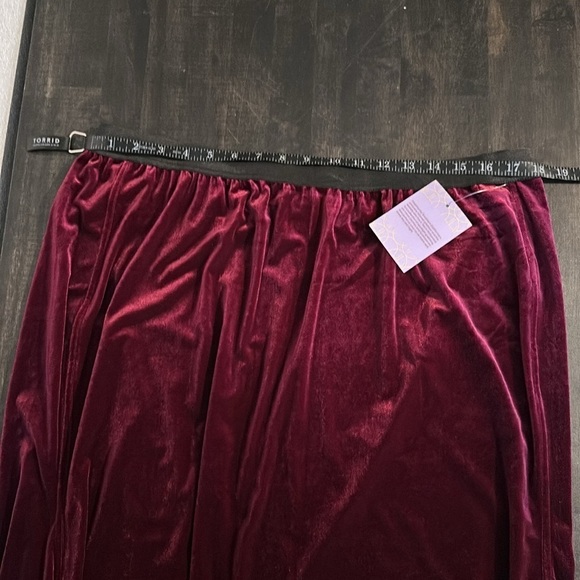 Hot in Hollywood Merlot Velvet Maxi Skirt Size 1X NWT - Picture 7 of 8